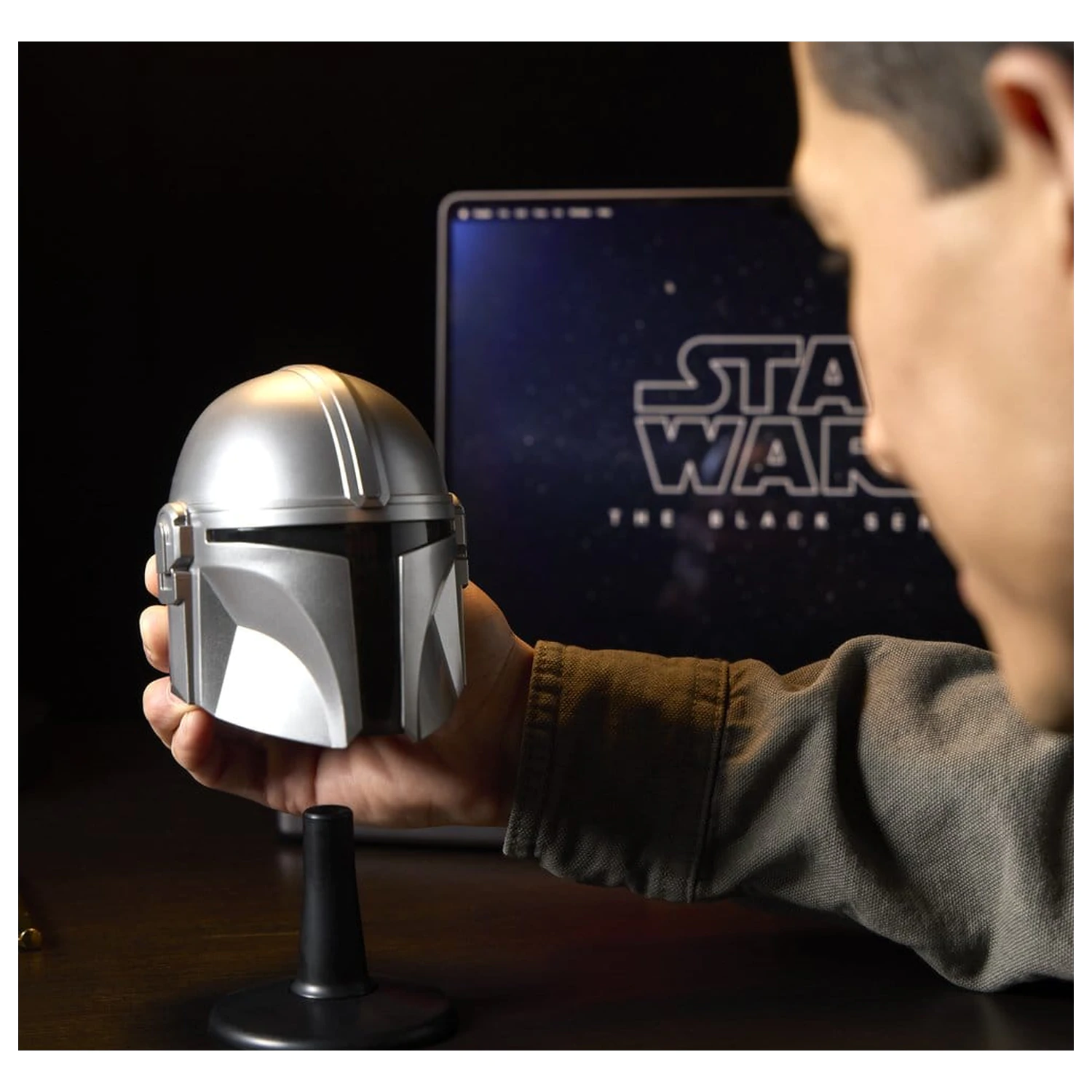 Star Wars: The Mandalorian & Grogu Black Series Mini čelada The Mandalorian fotografija izdelka