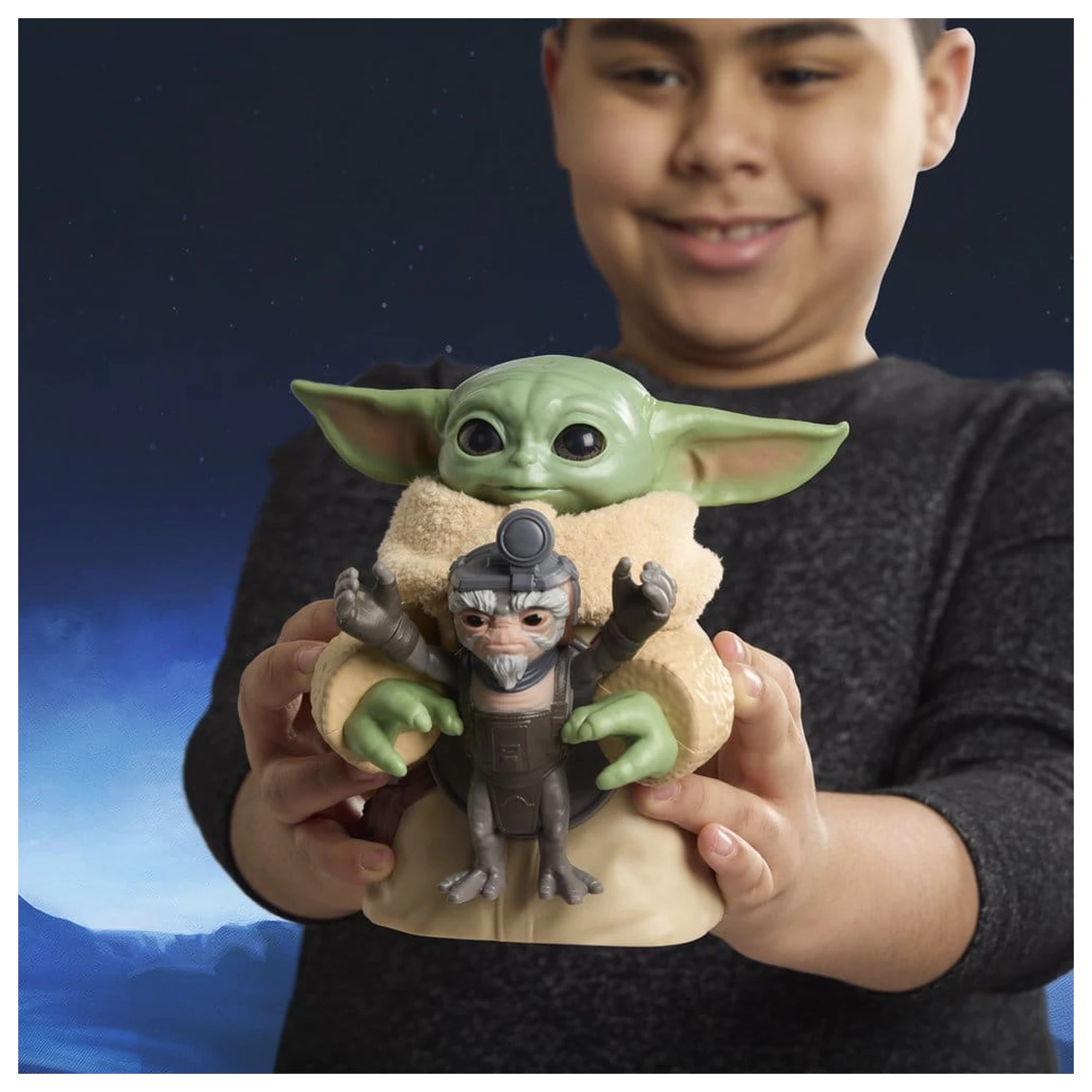 Star Wars: The Mandalorian & Grogu Elektronska akcijska figura Huggin' Grogu & Anzellan 17 cm fotografija izdelka