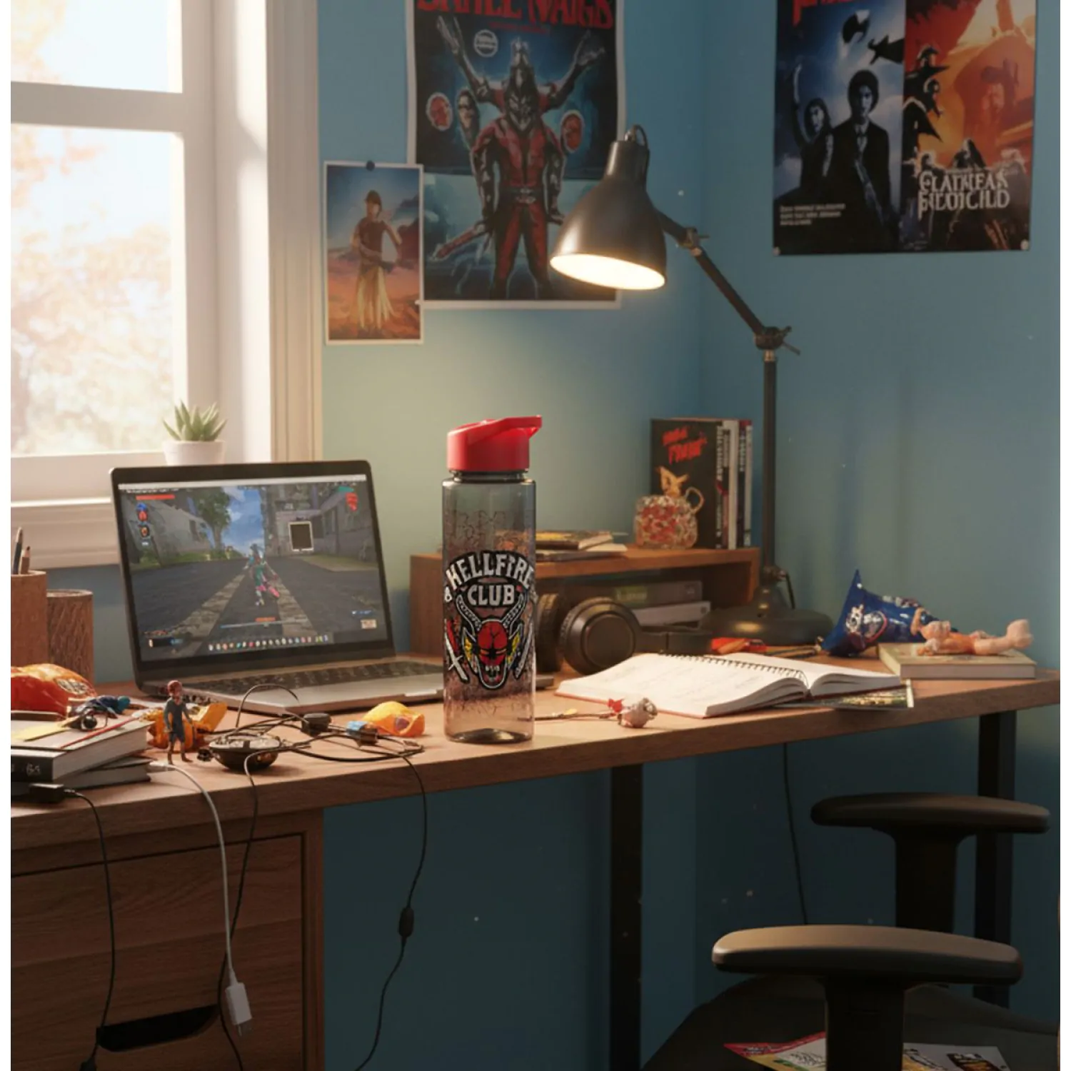 Stranger Things Steklenička za pijačo Hellfire Club fotografija izdelka