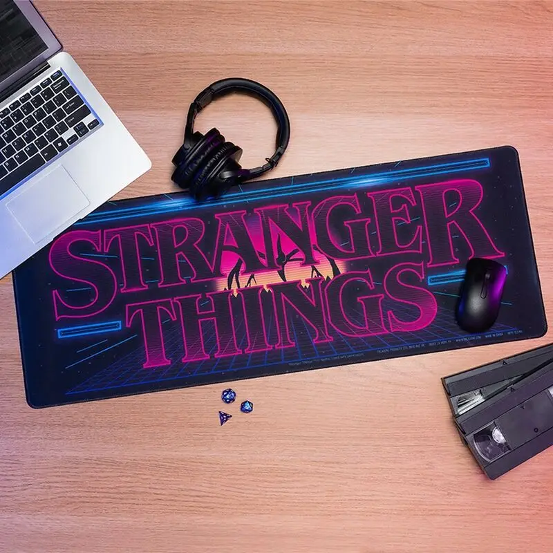 Stranger Things gaming podloga za mizo fotografija izdelka