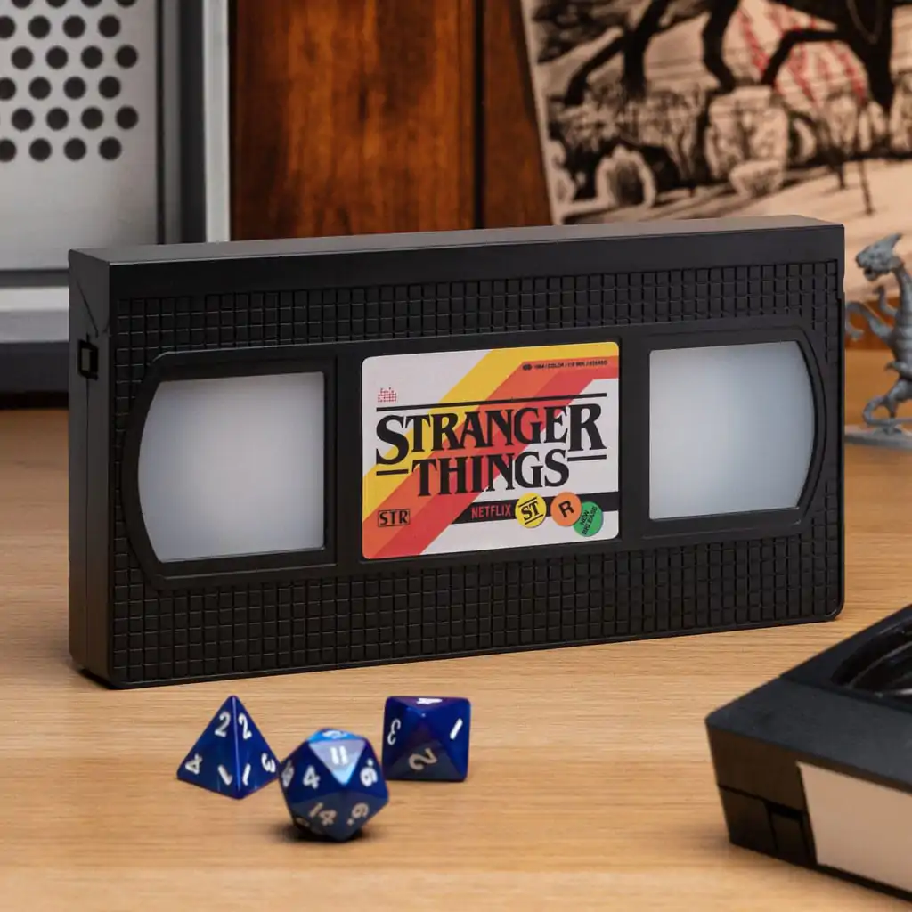 Stranger Things: VHS Logo Lučka fotografija izdelka