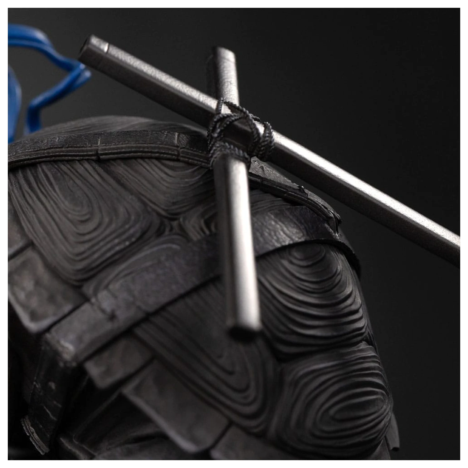 Teenage Mutant Ninja Turtles Art Scale Kip 1/10 Leonardo Black and White Variant 26 cm fotografija izdelka