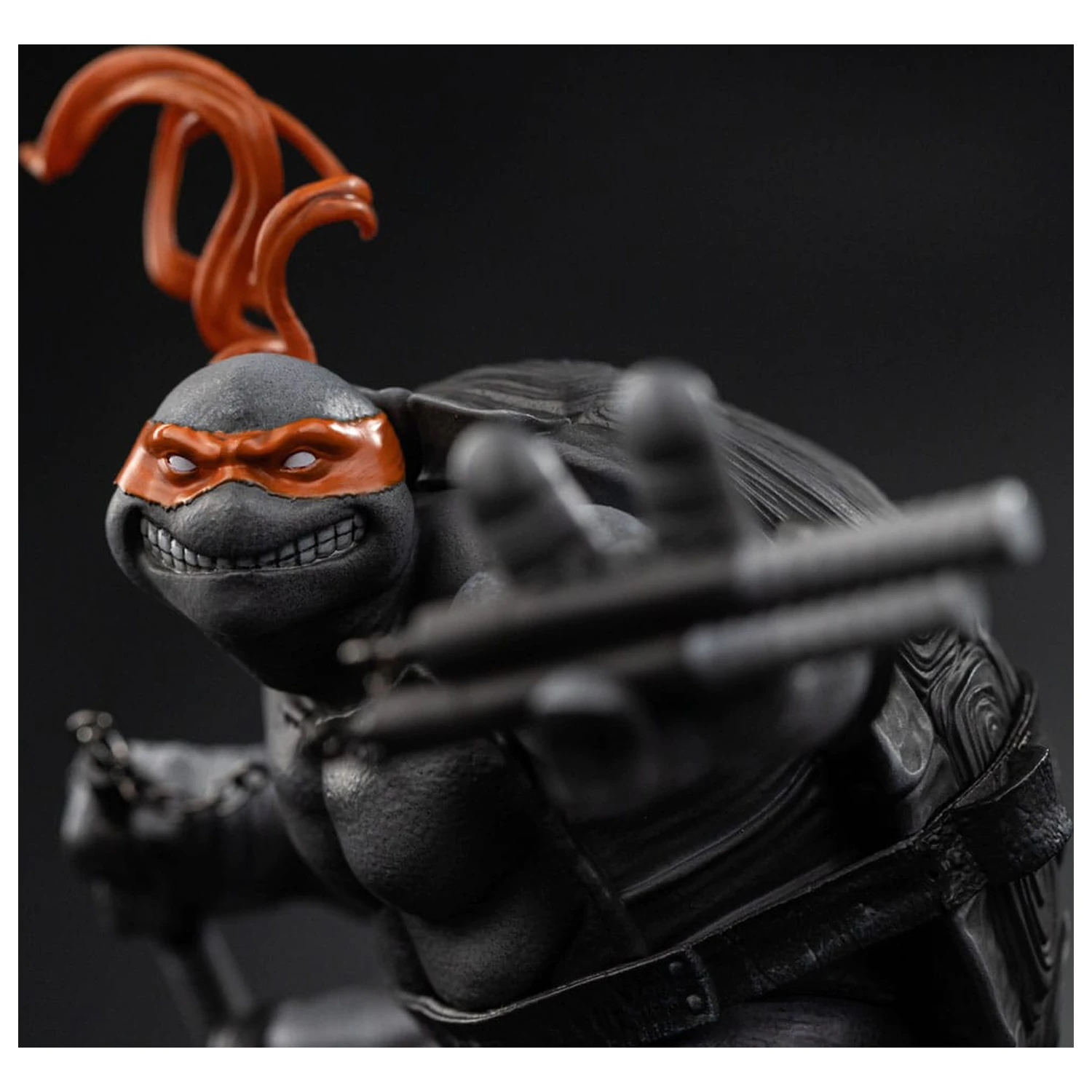 Teenage Mutant Ninja Turtles Art Scale kip 1/10 Michelangelo Black and White Variant 26 cm fotografija izdelka