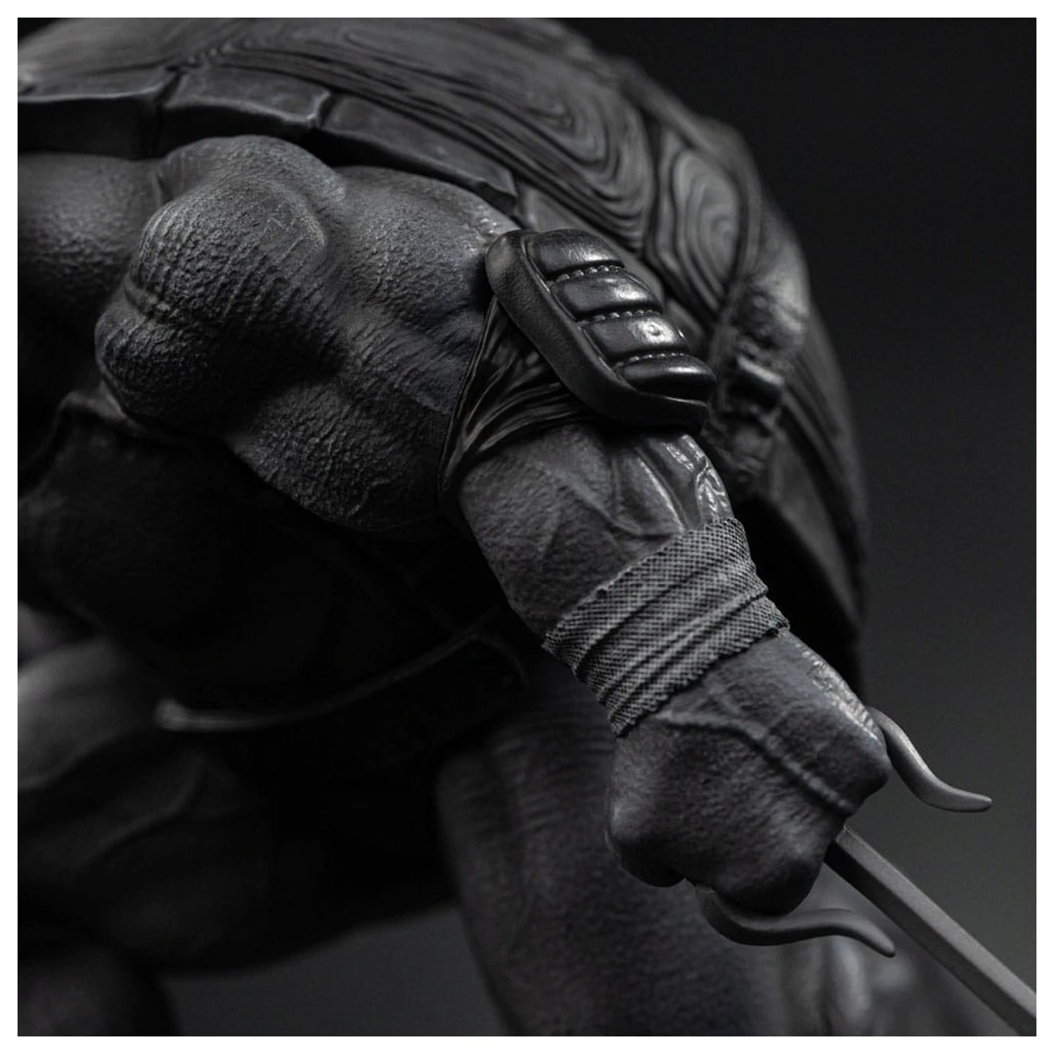 Teenage Mutant Ninja Turtles Art Scale kip 1/10 Raphael Black and White Variant 26 cm fotografija izdelka