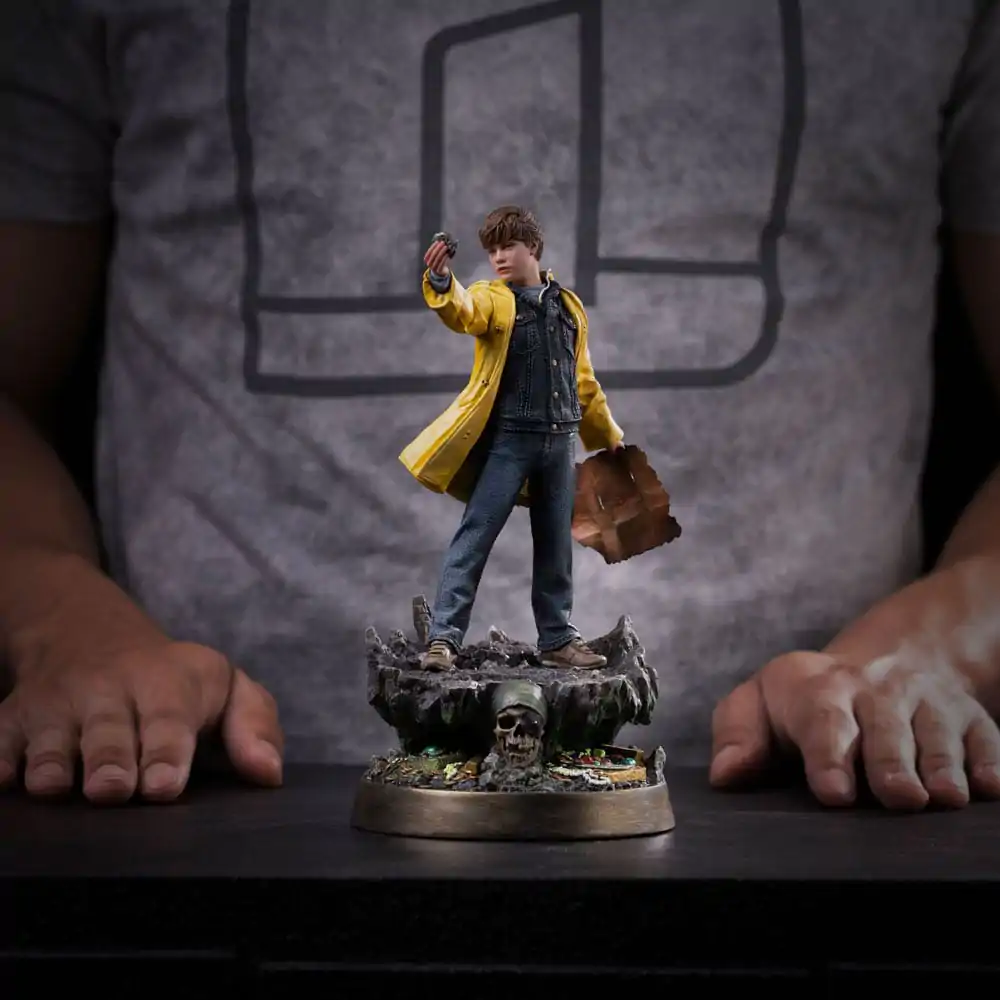 The Goonies Art Scale Kip 1/10 Mikey Walsh (40. obletnica) 21 cm fotografija izdelka