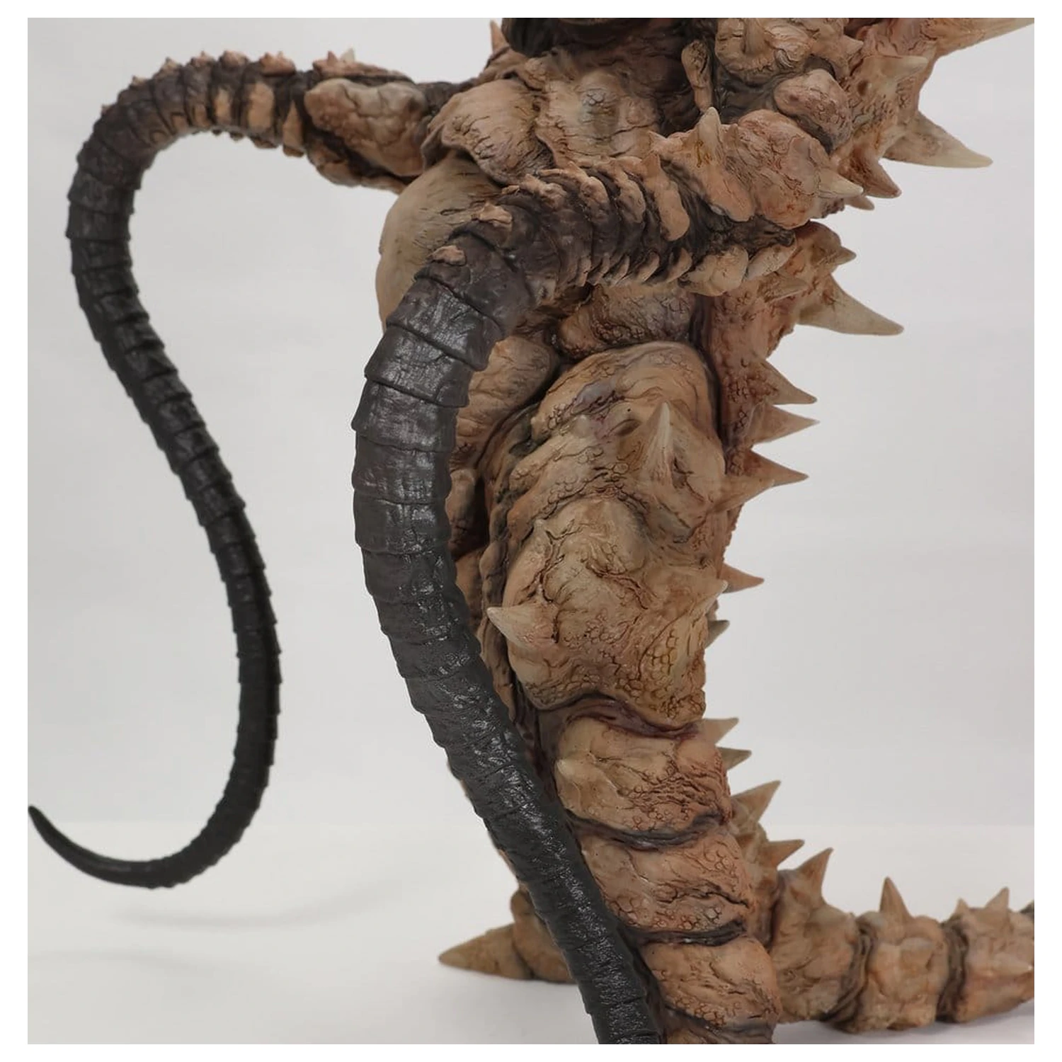 Ultraman Kaiju Remix Series vinilna figura Gudon 34 cm fotografija izdelka