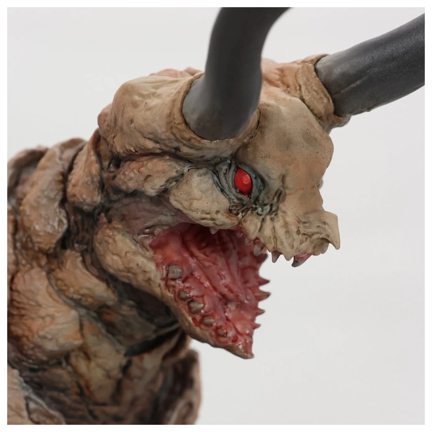 Ultraman Kaiju Remix Series vinilna figura Gudon 34 cm fotografija izdelka