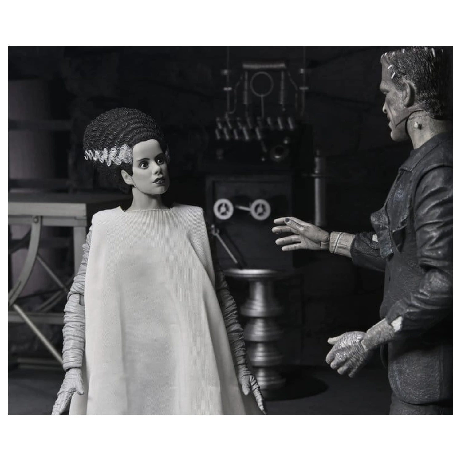 Universal Monsters Dvojno pakiranje akcijskih figur Bride of Frankenstein 90th Anniversary The Monster & His Mate (B&W) 18 cm fotografija izdelka