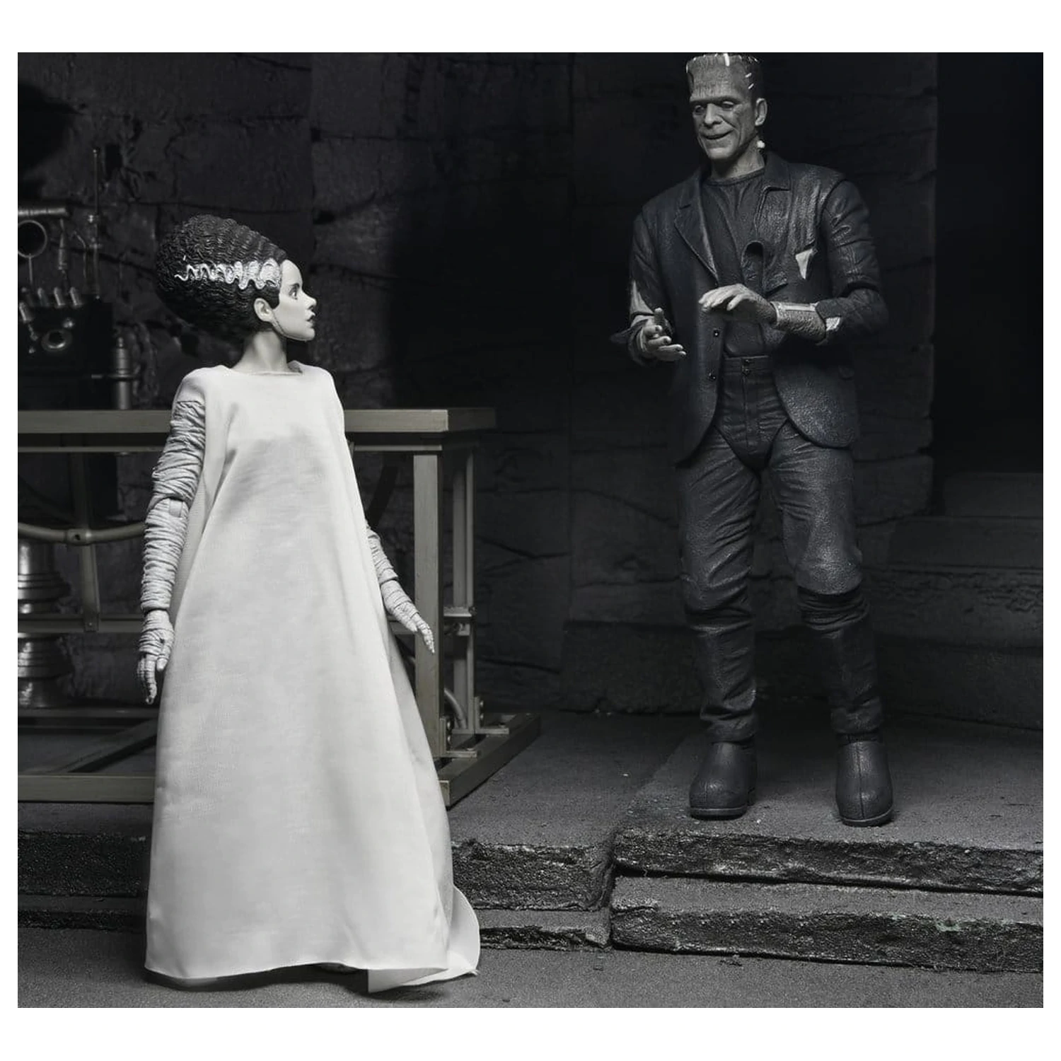 Universal Monsters Dvojno pakiranje akcijskih figur Bride of Frankenstein 90th Anniversary The Monster & His Mate (B&W) 18 cm fotografija izdelka