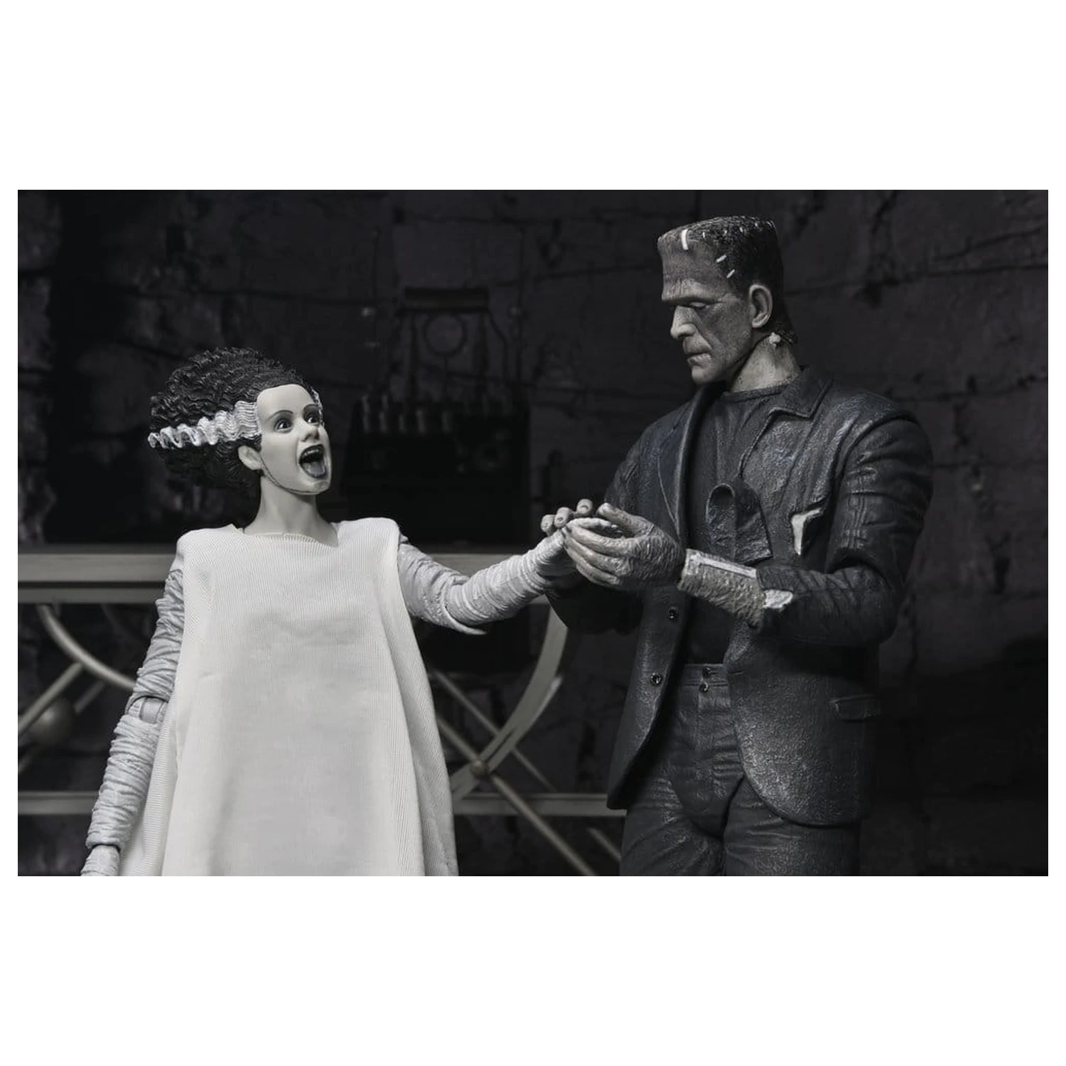 Universal Monsters Dvojno pakiranje akcijskih figur Bride of Frankenstein 90th Anniversary The Monster & His Mate (B&W) 18 cm fotografija izdelka