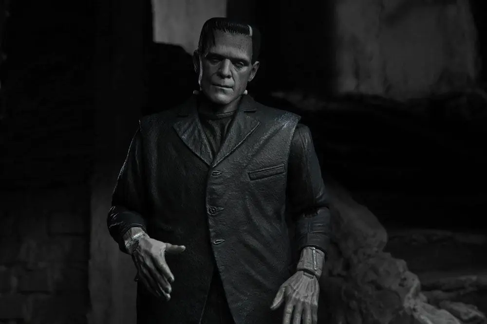 Universal Monsters Akcijska Figura Ultimate Frankenstein's Monster (Black & White) 18 cm fotografija izdelka