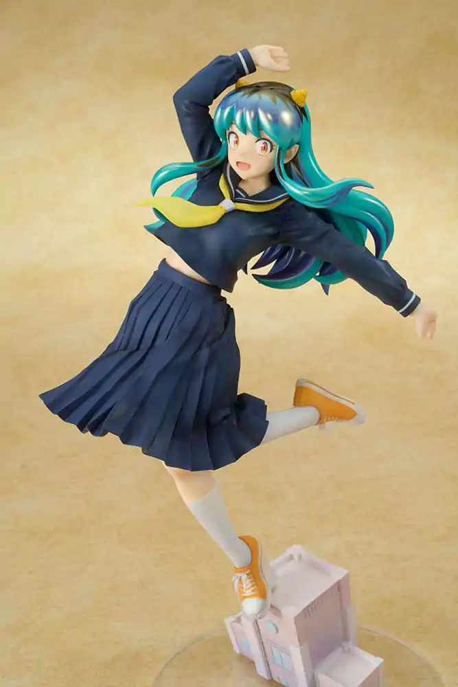 Urusei Yatsura Kip PVC 1/7 Lum Uniform Ver. 28 cm fotografija izdelka