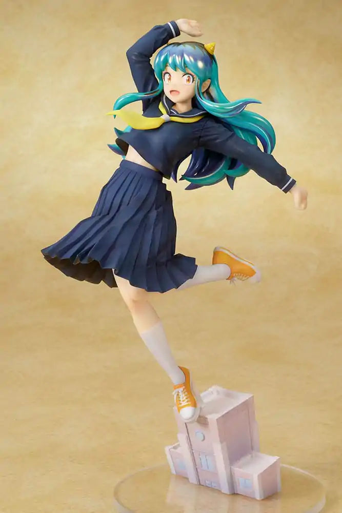 Urusei Yatsura Kip PVC 1/7 Lum Uniform Ver. 28 cm fotografija izdelka