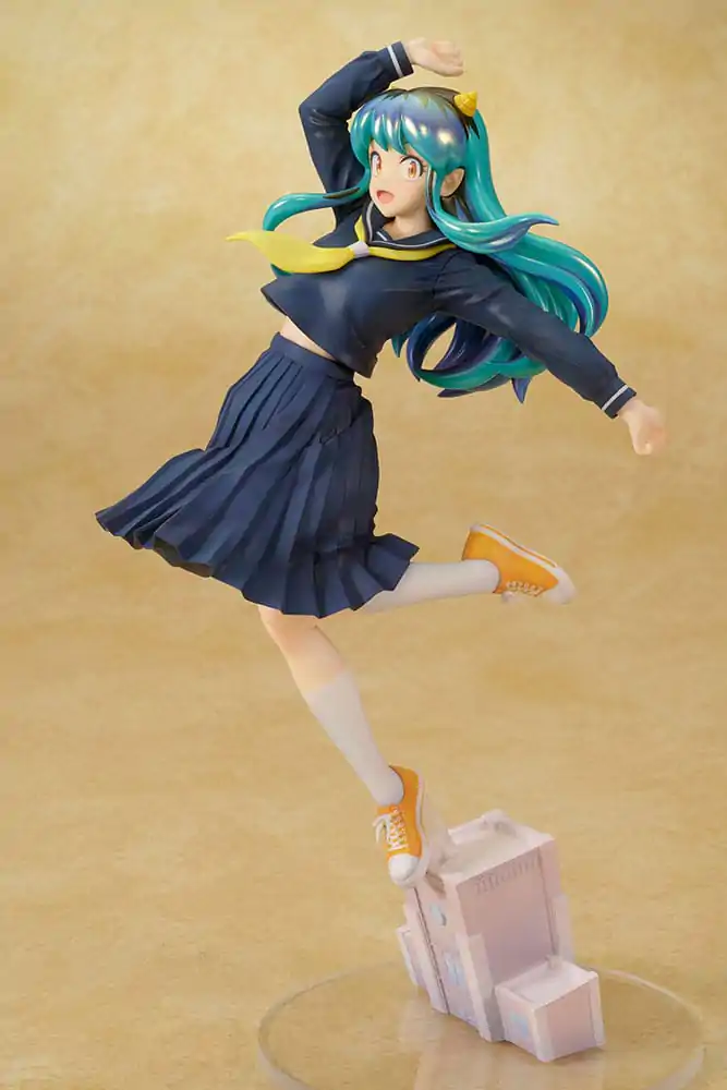 Urusei Yatsura Kip PVC 1/7 Lum Uniform Ver. 28 cm fotografija izdelka