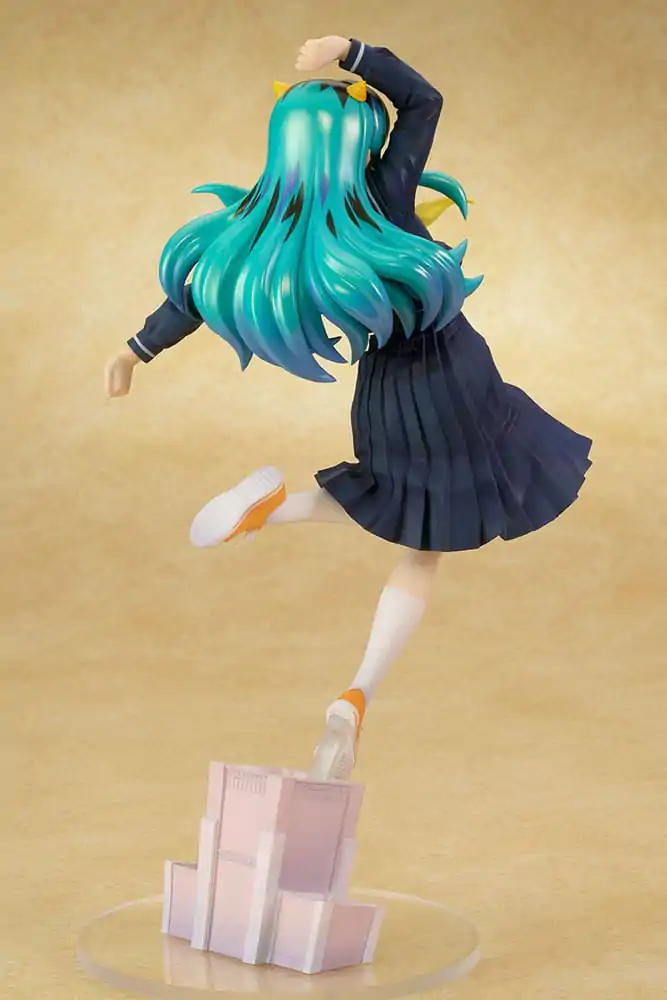 Urusei Yatsura Kip PVC 1/7 Lum Uniform Ver. 28 cm fotografija izdelka