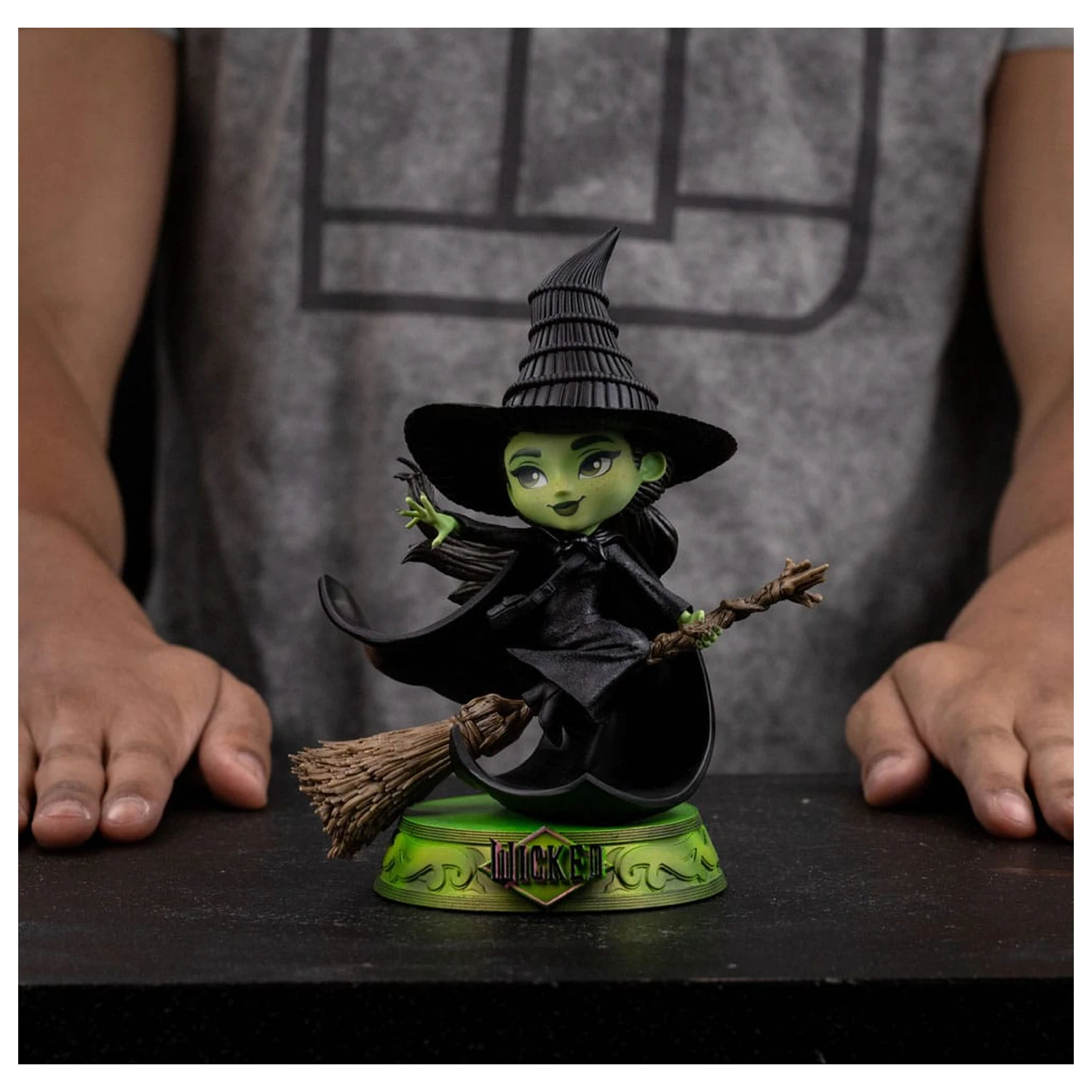 Wicked Mini Co. PVC figura Elphaba 18 cm fotografija izdelka