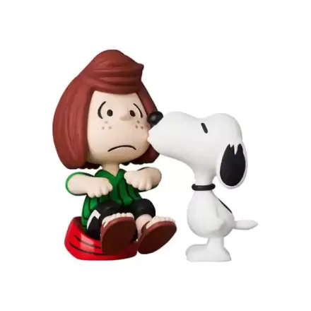 Peanuts UDF Series 17 Mini Figurica Peppermint Patty & Snoopy 7 cm termékfotója